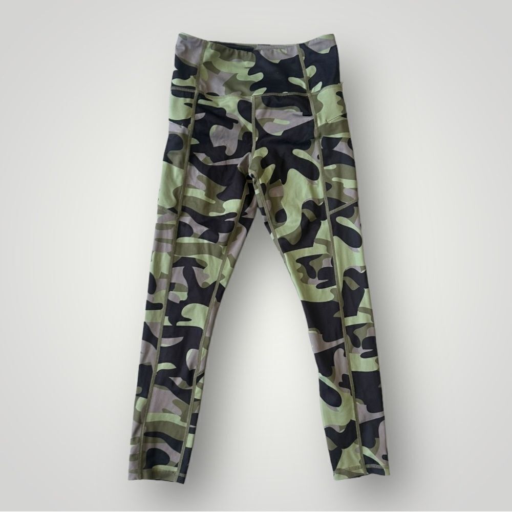 🎉5 for $45🎉 Zyia Leggings Crop Women Size 4 Camouflage